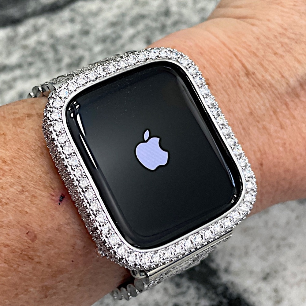New Apple Watch bezel case in white Gold and lab diamonds - Picture 3 of 3
